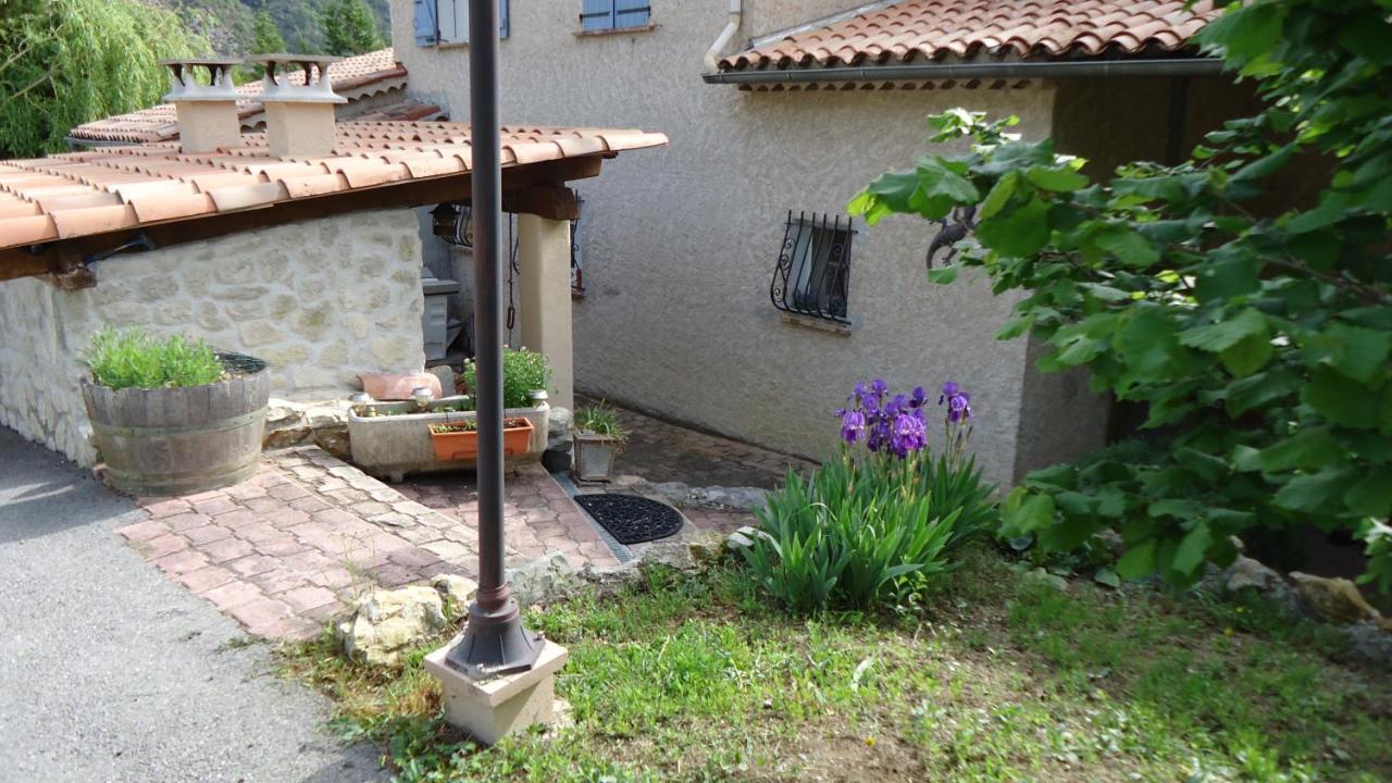 Joelle Et Daniel Bed & Breakfast Entrevaux Dış mekan fotoğraf